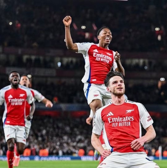 漂亮！罗伊斯上演任意球圆月弯刀，门将直接原地看呆