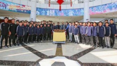 海港“双子星”集体倒戈？蒯纪闻点赞、李新翔收藏，天才少年要投奔申花？