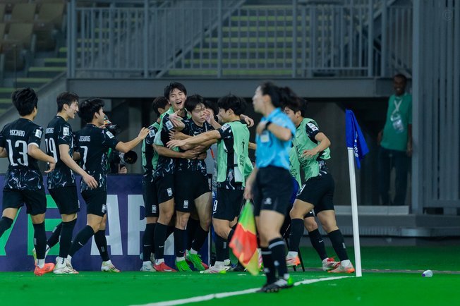 u17进决赛，大家都很高兴，国足崛起的声音就开始了，实际情况还早得很，我来降降温，为决赛攒攒人品，避免毒奶
