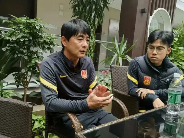 迷失在非理性狂欢中的足球迷