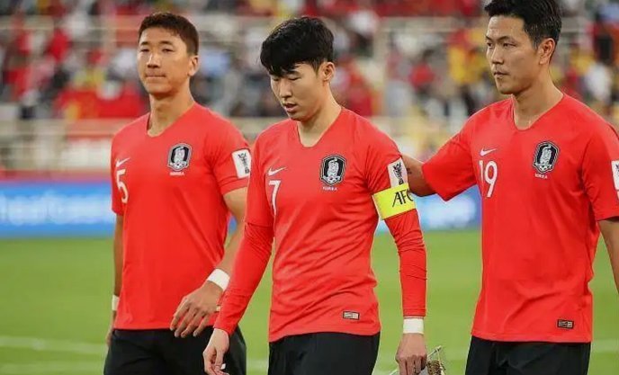 同样关系紧张，为何韩国球员可以去日本踢球，韩国教练可以去日本指教，中国却不行？