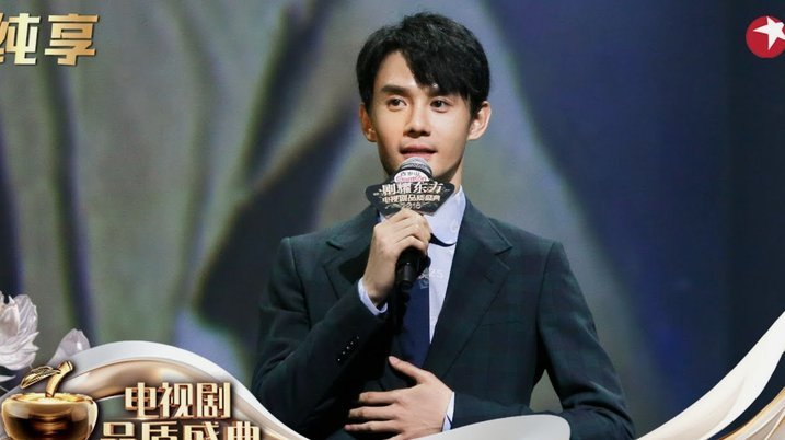 嘉年华的阴影：刘凯源为何逃离这座人造乐园？
