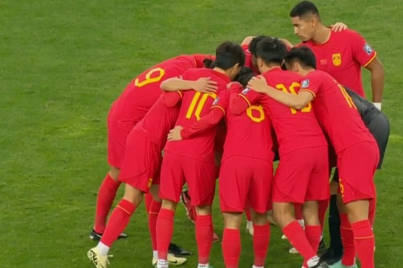 国足亮牙！近6战新加坡完胜，攻入19球