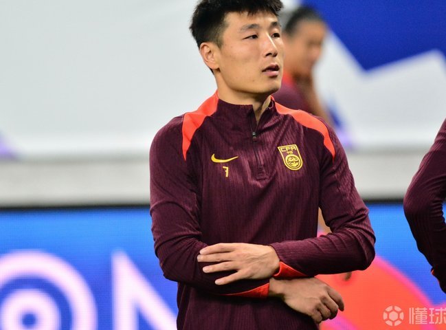 国足迎战泰国 赛前为武磊举行百场纪念仪式