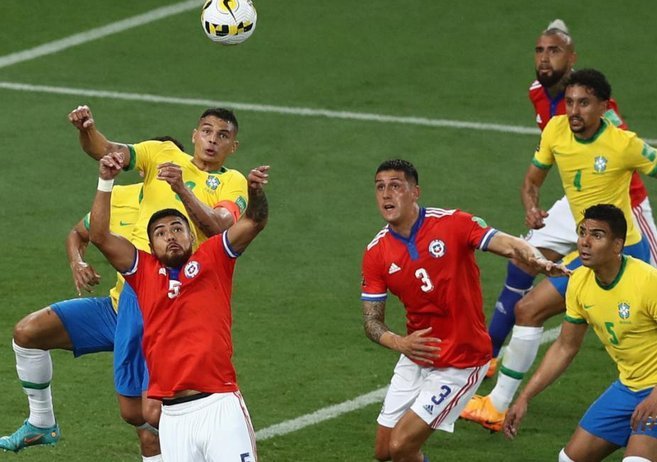 世界杯：卡塔尔1-1瑞士，恩博洛点射，库奇补时绝平
