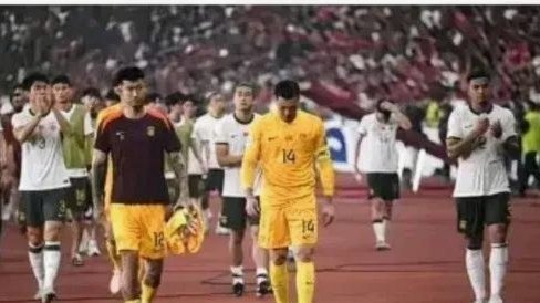 为什么国足口碑不如果国蓝啊成绩差不多