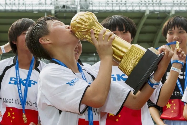 中国U18女足3-0夺冠展现青春力量