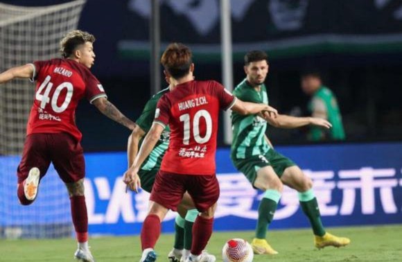 中超：泰山1-1新鹏城，克雷桑进球+染红，戴伟浚扳平