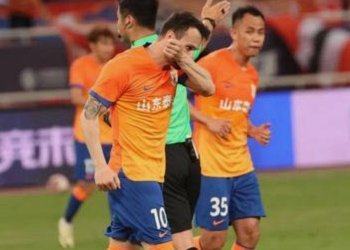 中超：泰山1-1新鹏城，克雷桑进球+染红，戴伟浚扳平